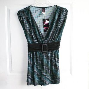 New! Wrapper Junior's Printed Top Size: Large